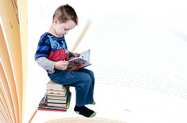 child met boek-316511__180